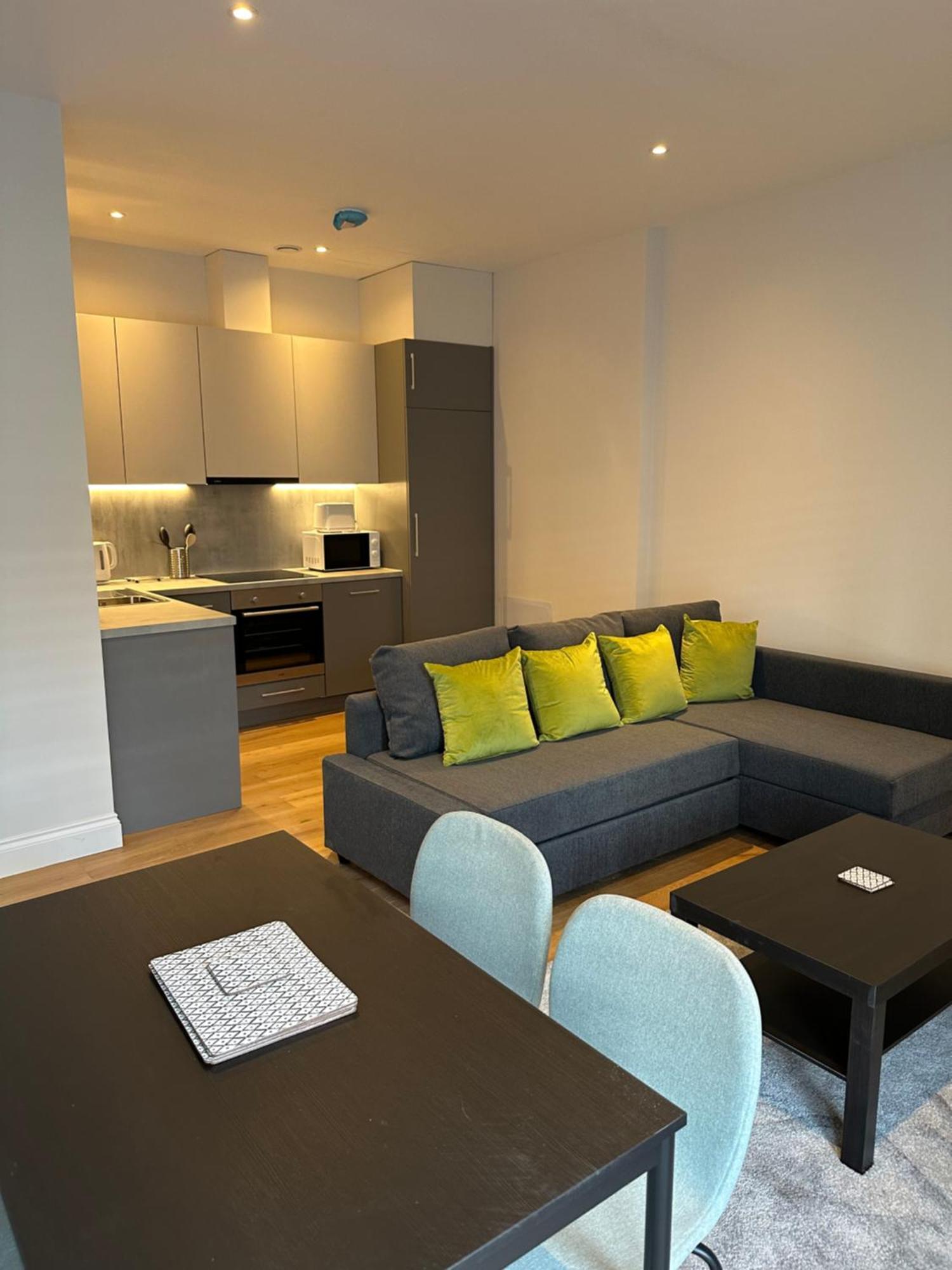 Winchester Street Apartments By Urban Abode Μπεϊσινγκστόουκ Εξωτερικό φωτογραφία